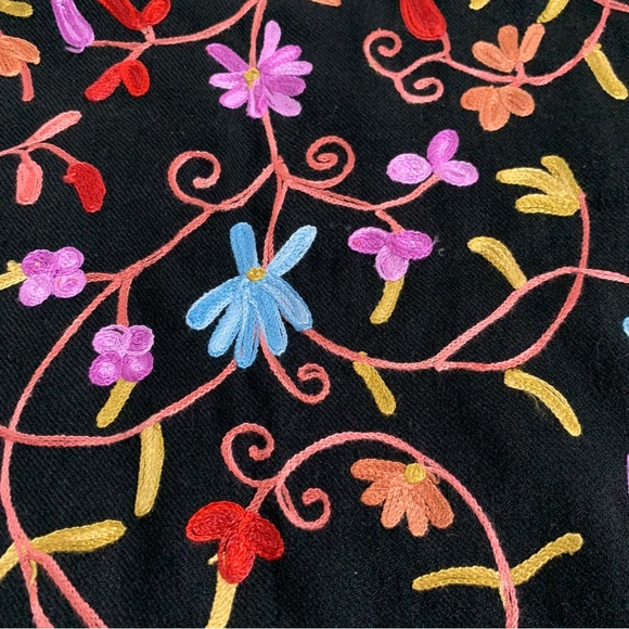 Beautifully Embroidered Shawl / Scarf / Table Covering NWOT - Picture 5 of 5